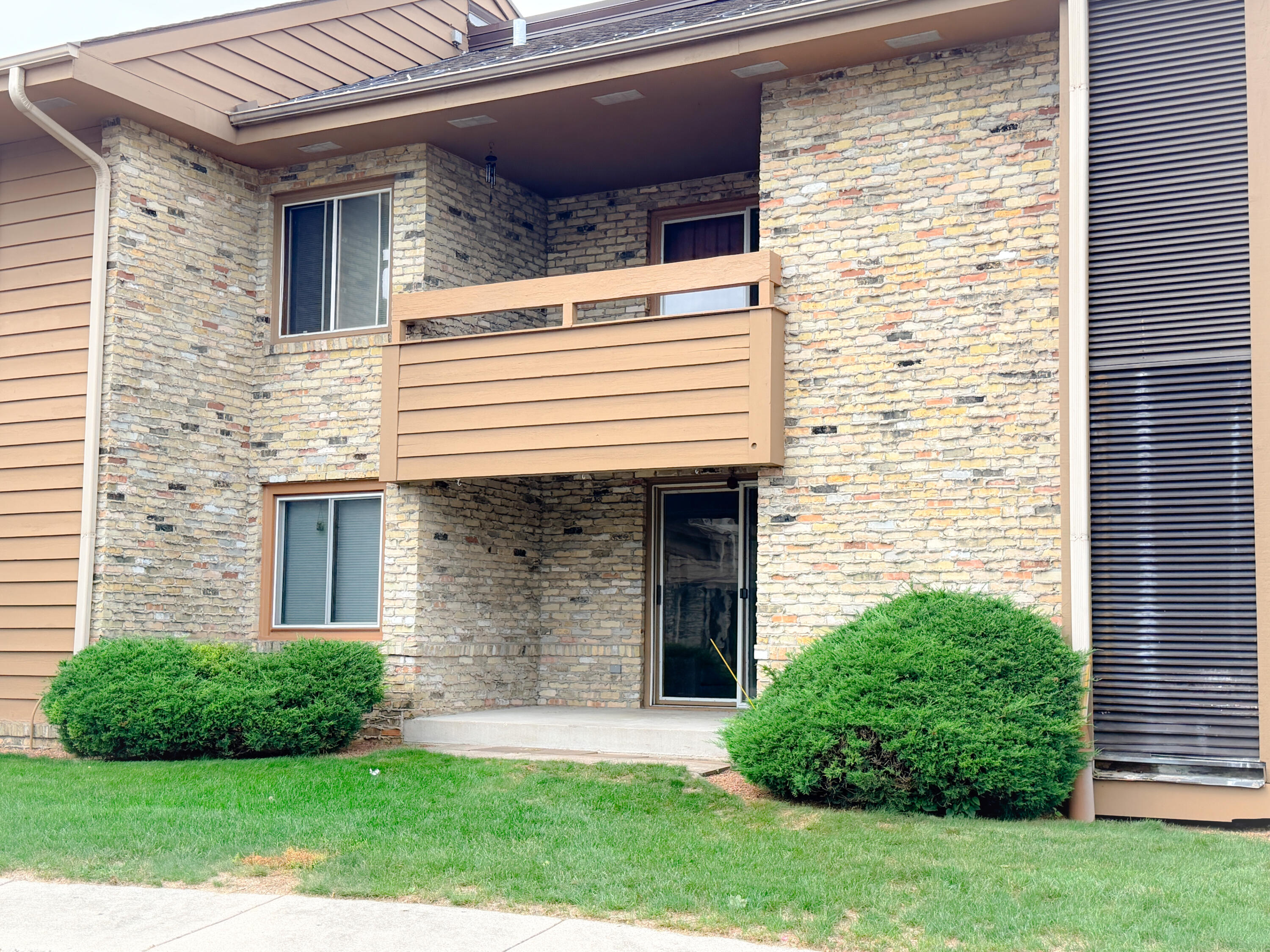 2101 Good Hope Road, Unit 102 Glendale, WI 53209 - Photo 22 of 24 D14D5496-314A-485F-9153-735347613AF8
