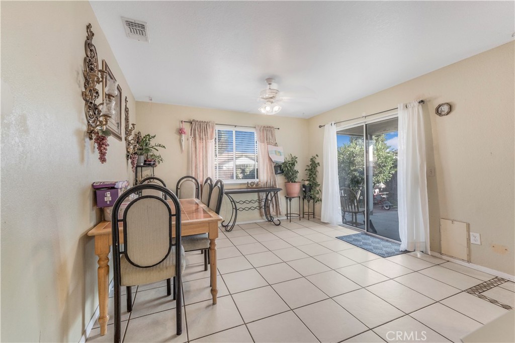 240 North 4th Street Shandon, CA 93461 - Photo 16 of 38 a living room with furniture