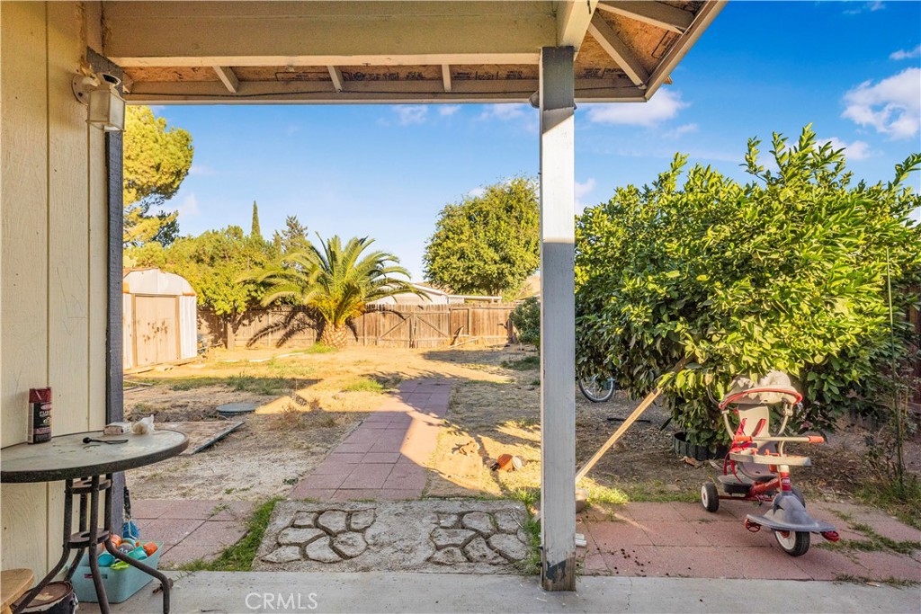 240 North 4th Street Shandon, CA 93461 - Photo 17 of 38 a view of a door in the house