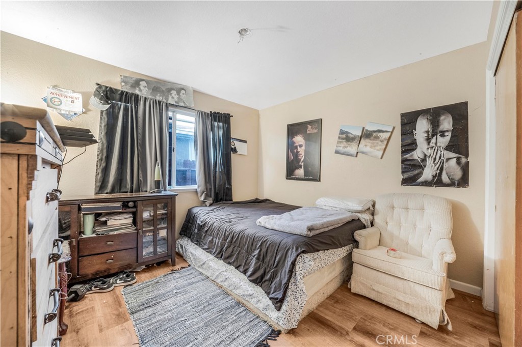 240 North 4th Street Shandon, CA 93461 - Photo 18 of 38 a bedroom with a bed and a dresser