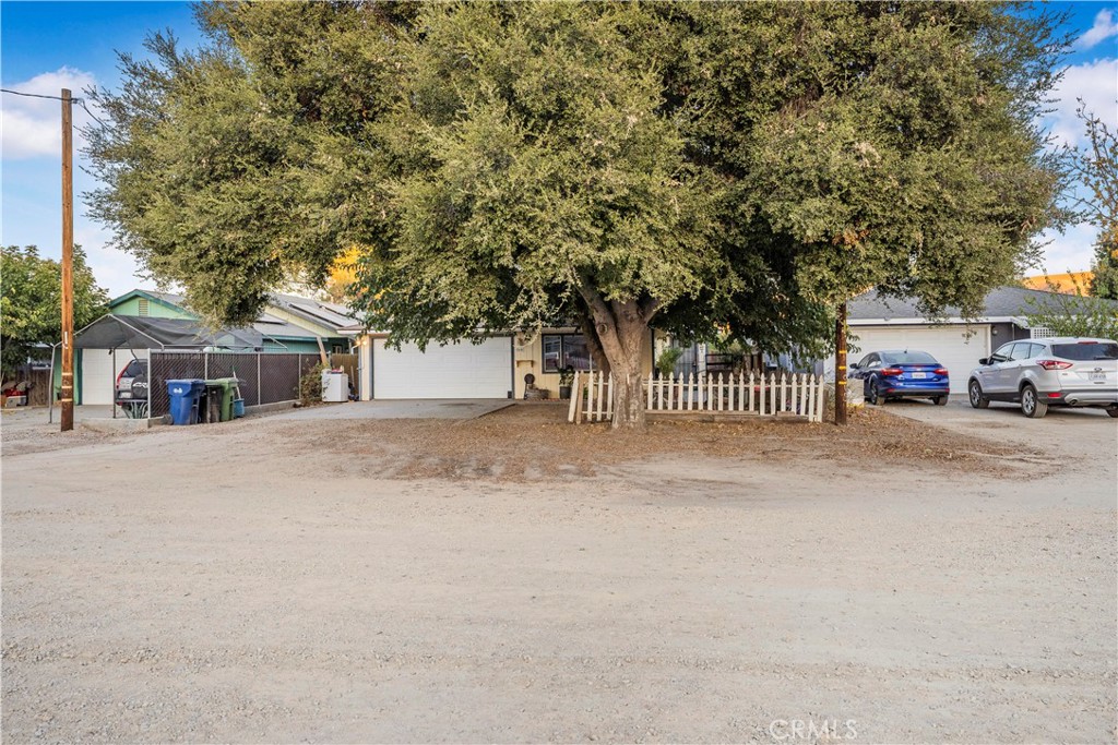 240 North 4th Street Shandon, CA 93461 - Photo 3 of 38 a view of road and trees