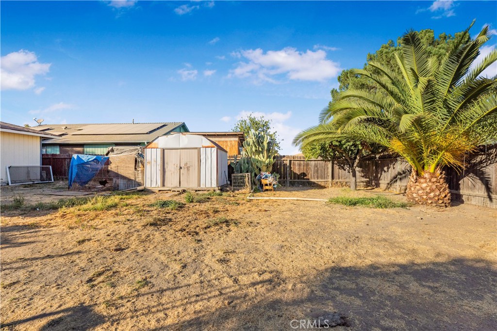 240 North 4th Street Shandon, CA 93461 - Photo 33 of 38 a view of a house with a snow