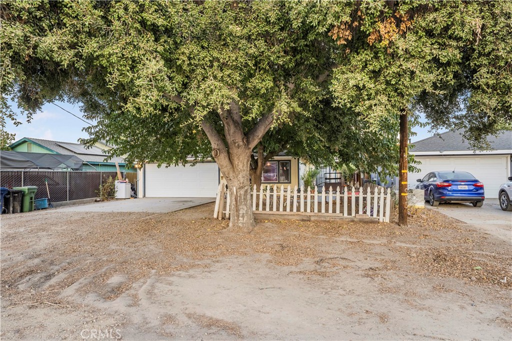 240 North 4th Street Shandon, CA 93461 - Photo 34 of 38 a view of a house with a yard