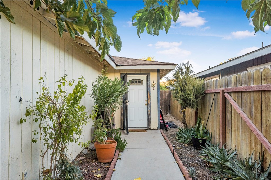 240 North 4th Street Shandon, CA 93461 - Photo 6 of 38 a front view of a house with a garden