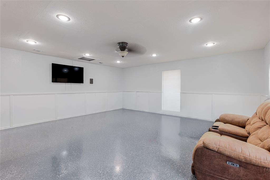 208 Yucca Drive Weatherford, TX 76087 - Photo 28 of 37 Second living