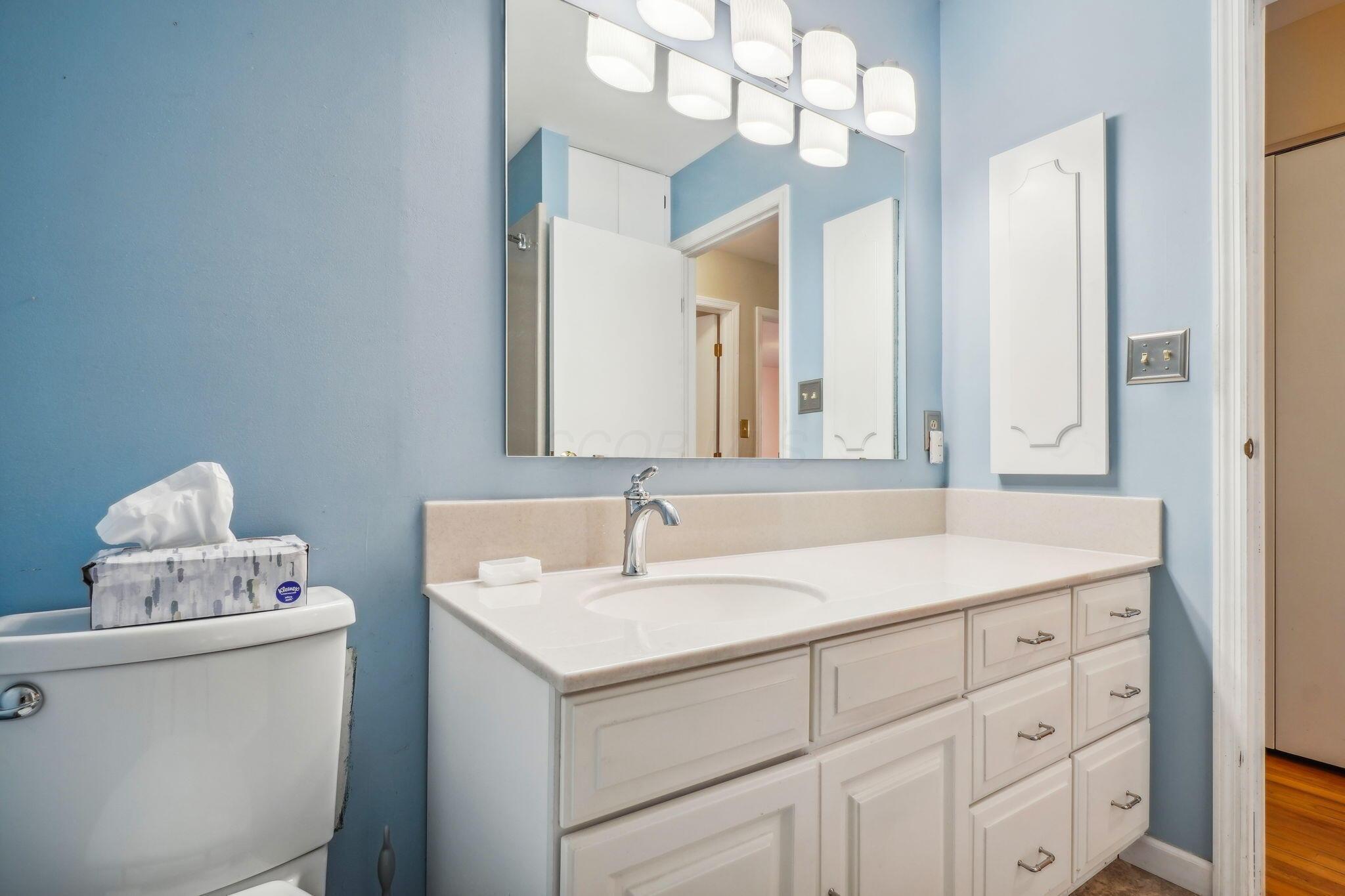 929 Old Farm Road Columbus, OH 43213 - Photo 12 of 20 Bathroom