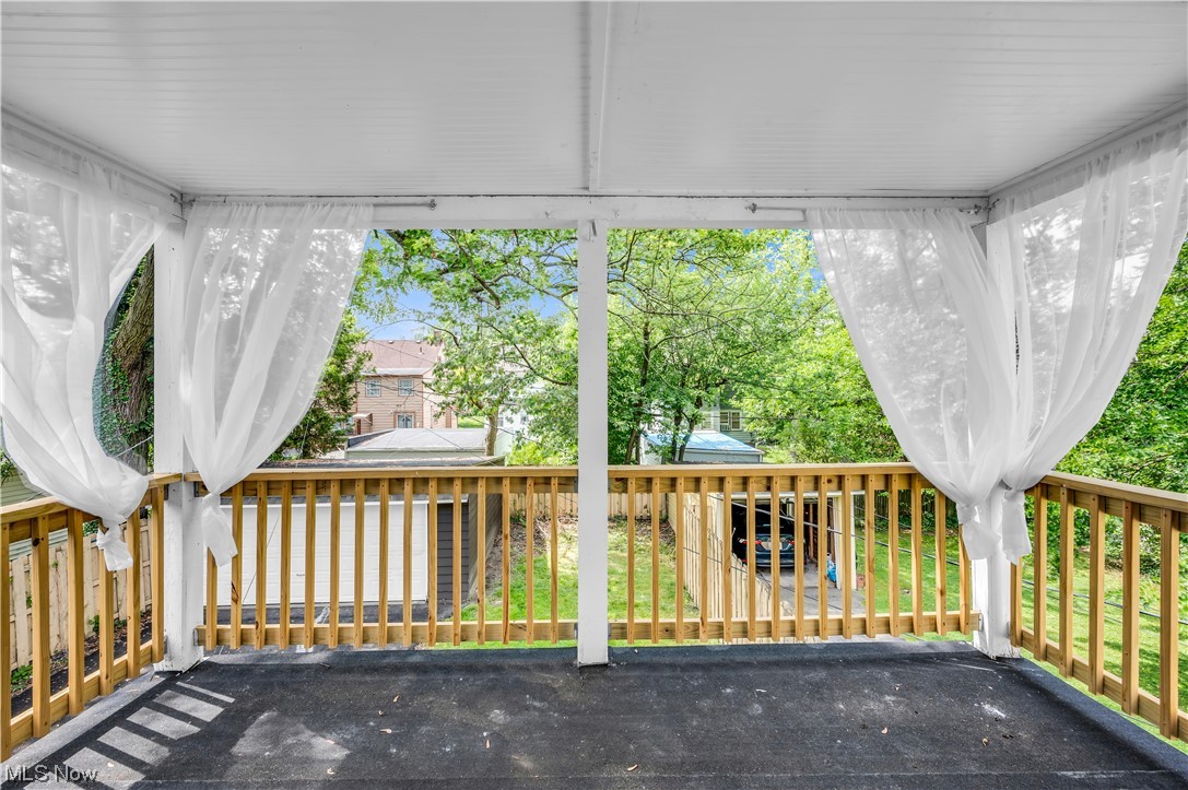 3394 Hartwood Road Cleveland, OH 44112 - Photo 30 of 32