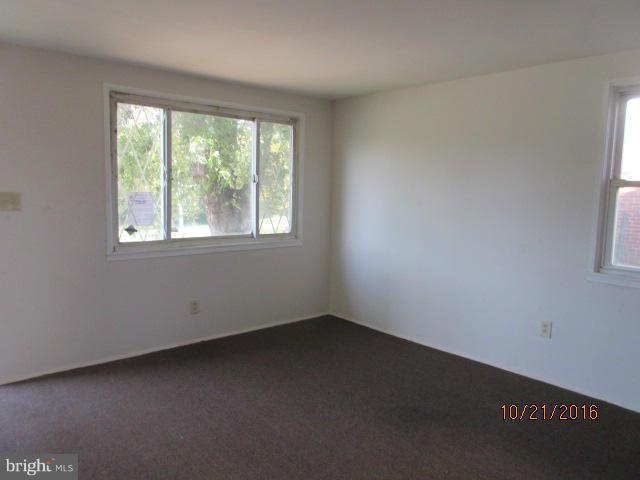 5231 Cedgate Road Baltimore, MD 21206 - Photo 14 of 15 Living Room