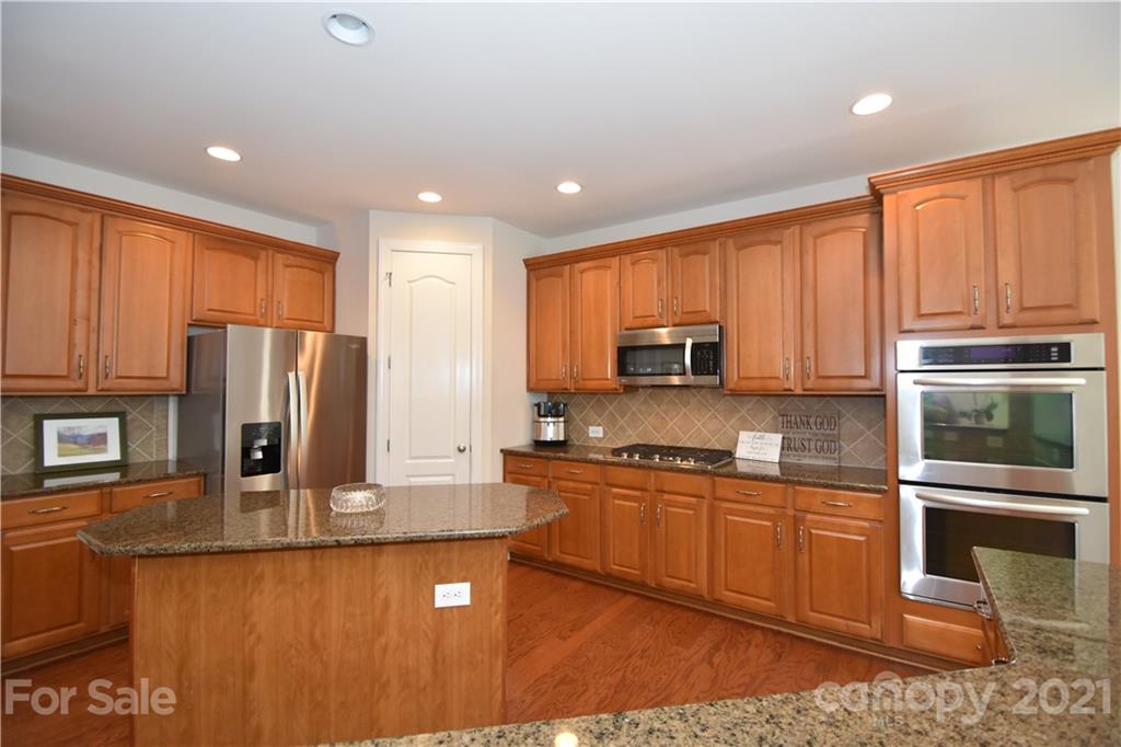 6715 Springs Mill Road Charlotte, NC 28277 - Photo 24 of 47 Gallery Image 24