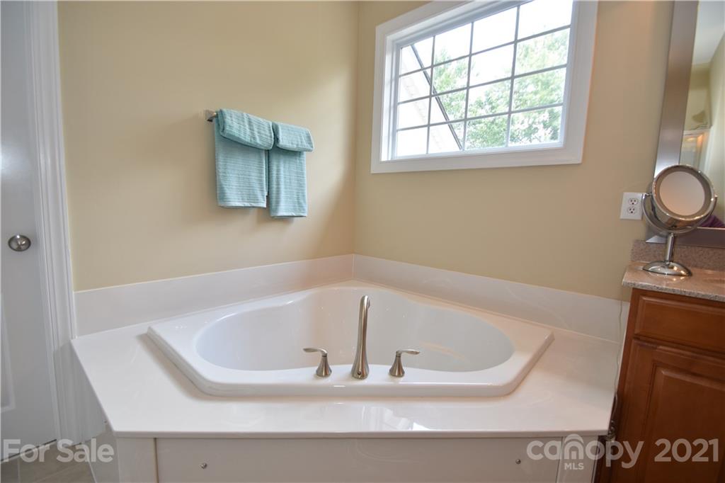 6715 Springs Mill Road Charlotte, NC 28277 - Photo 37 of 47 Gallery Image 37