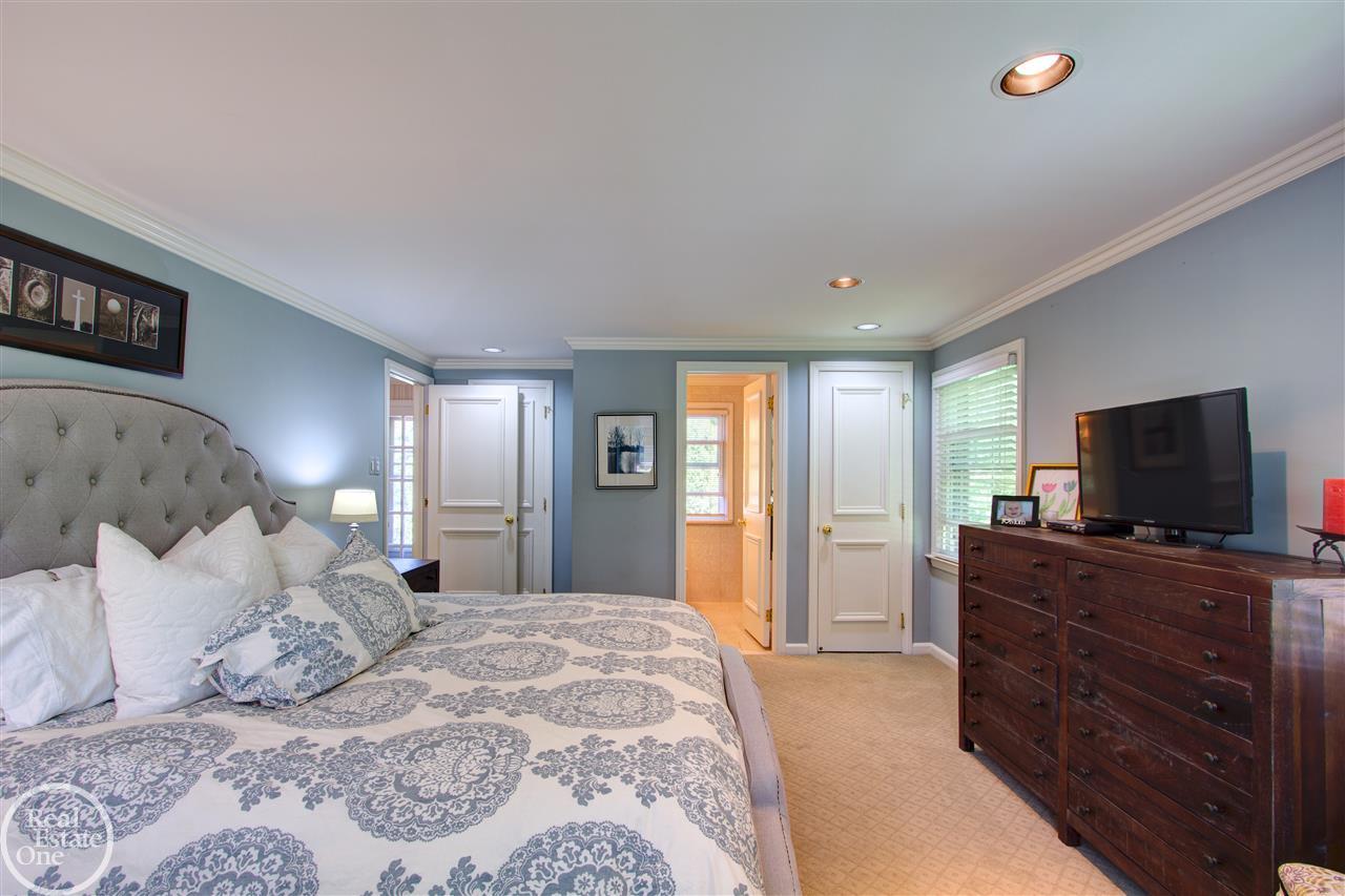1130 South Oxford Road Grosse Pointe, MI 48236 - Photo 35 of 48 31350591-34.JPG
