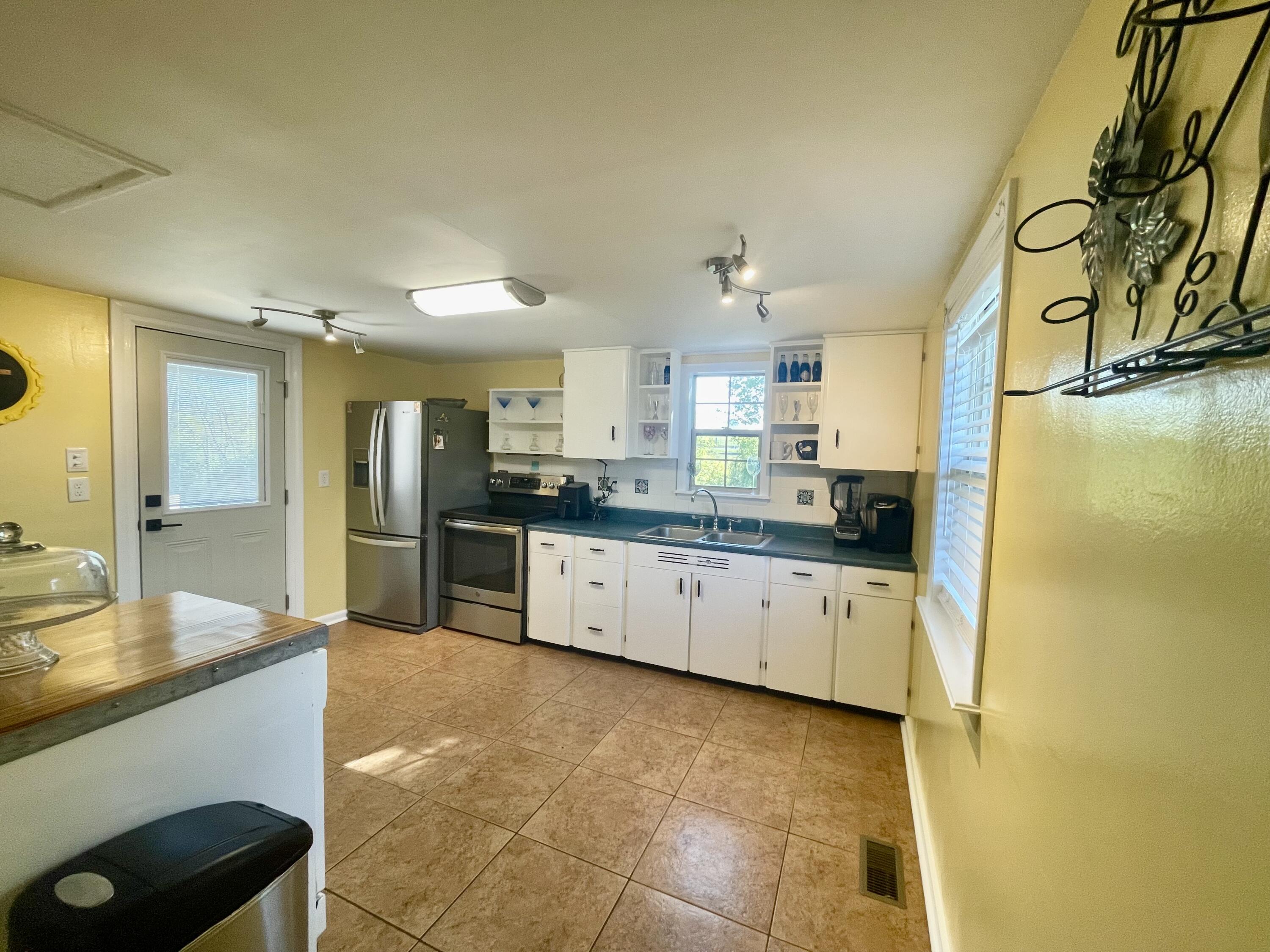 127 Lloyd Road Georgetown, KY 40324 - Photo 26 of 37 Kitchen