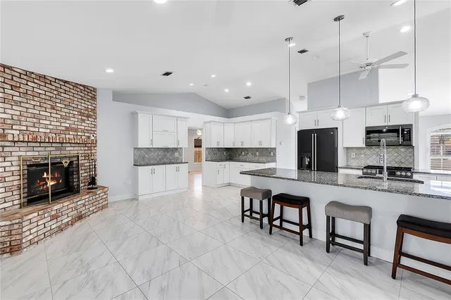 $2,950 | 911 Wee Burn Place, Sarasota, FL 34243