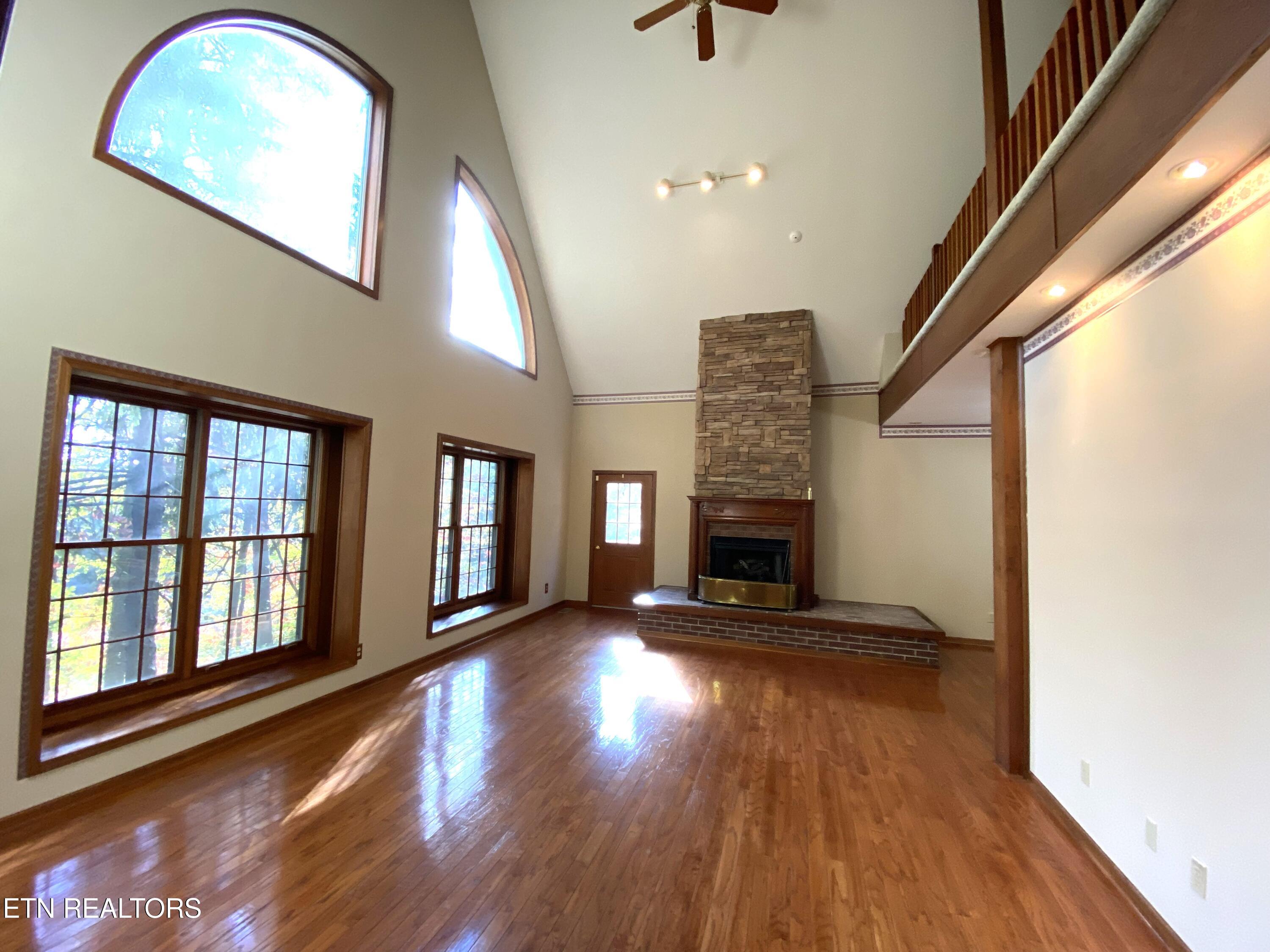 118 Mohawk Road Oak Ridge, TN 37830 - Photo 2 of 53 Living Room 1a2