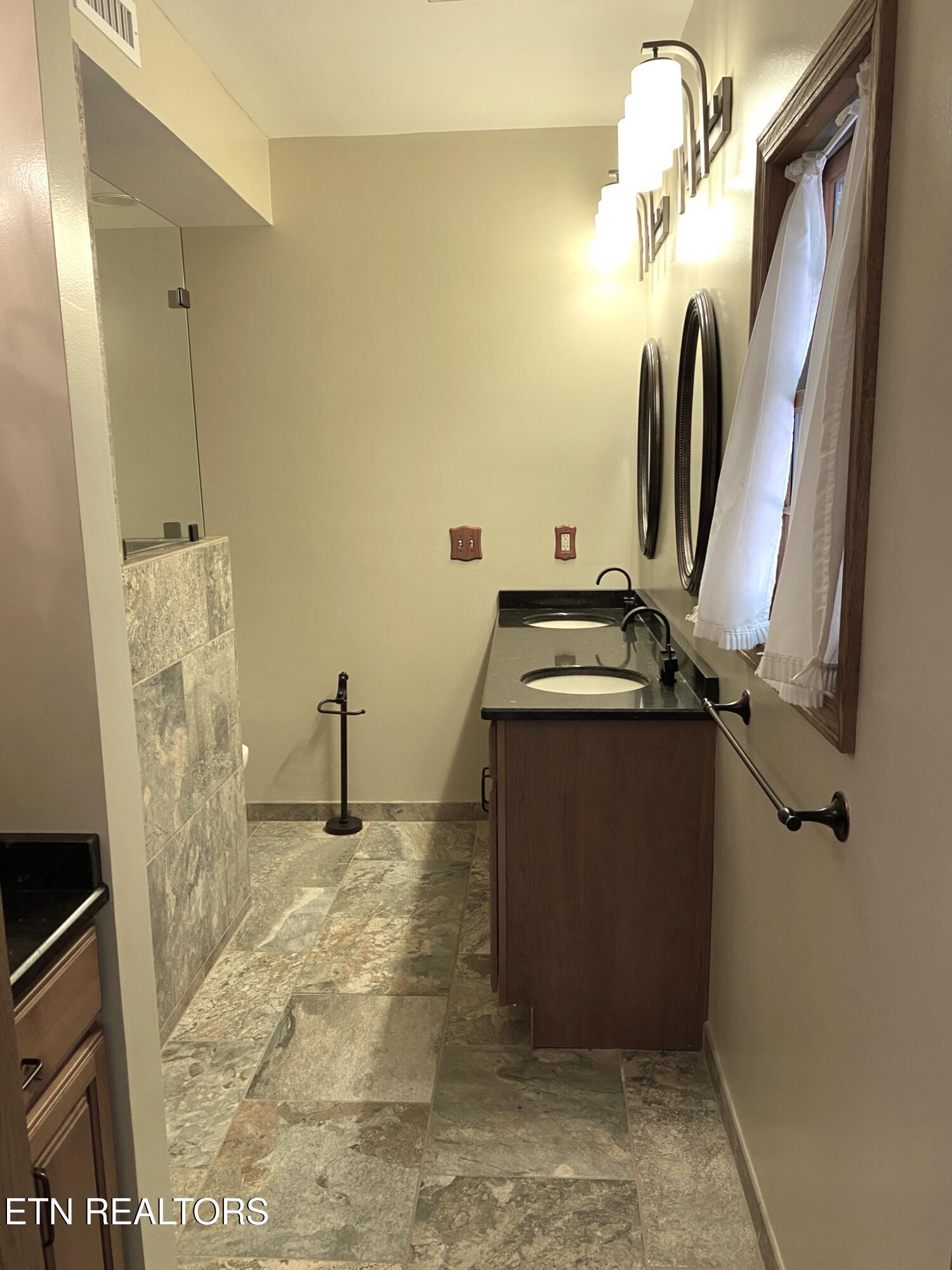 118 Mohawk Road Oak Ridge, TN 37830 - Photo 23 of 53 Main Level-Master Bath 1b