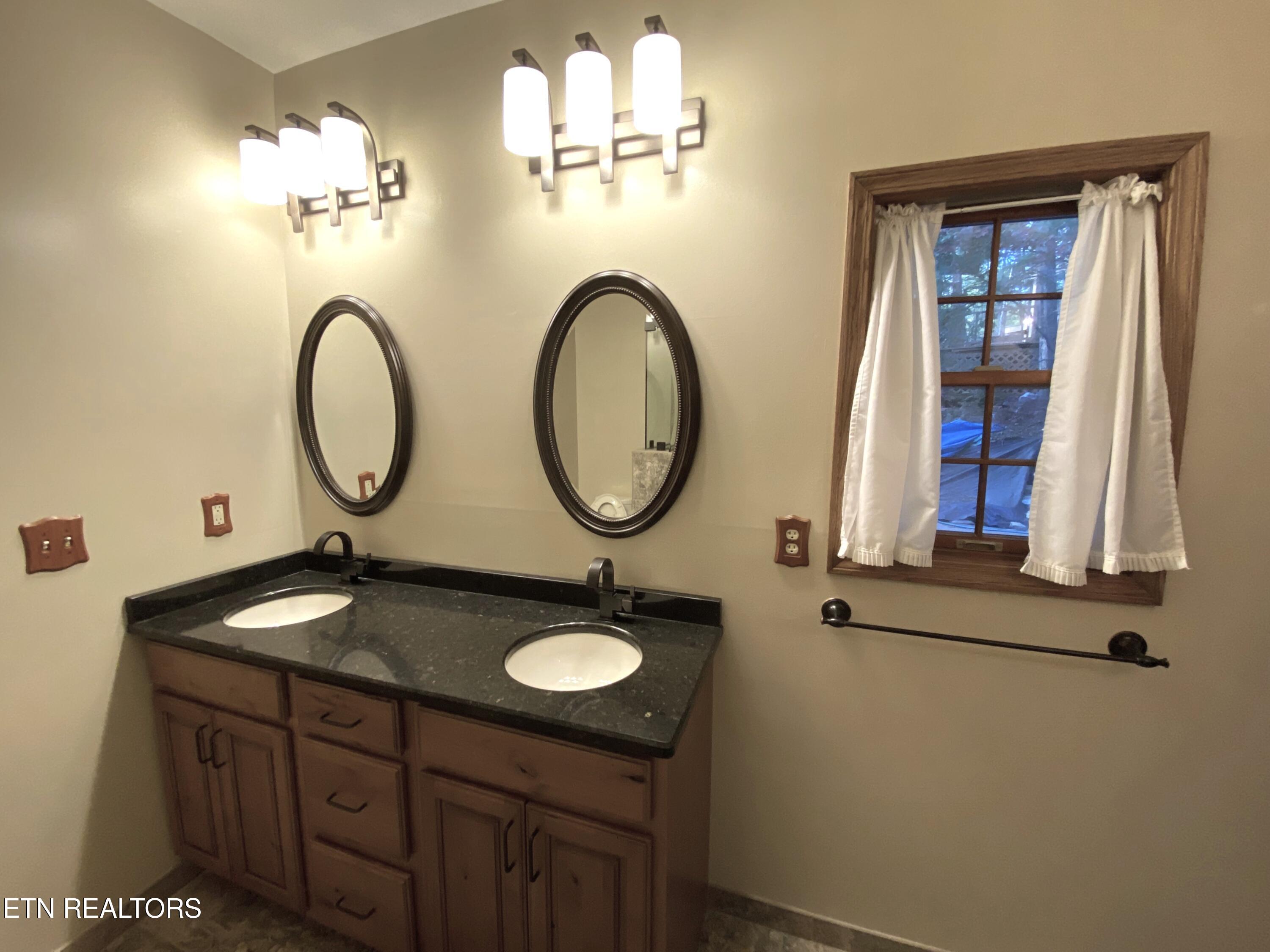 118 Mohawk Road Oak Ridge, TN 37830 - Photo 24 of 53 Main Level-Master Bath 1a