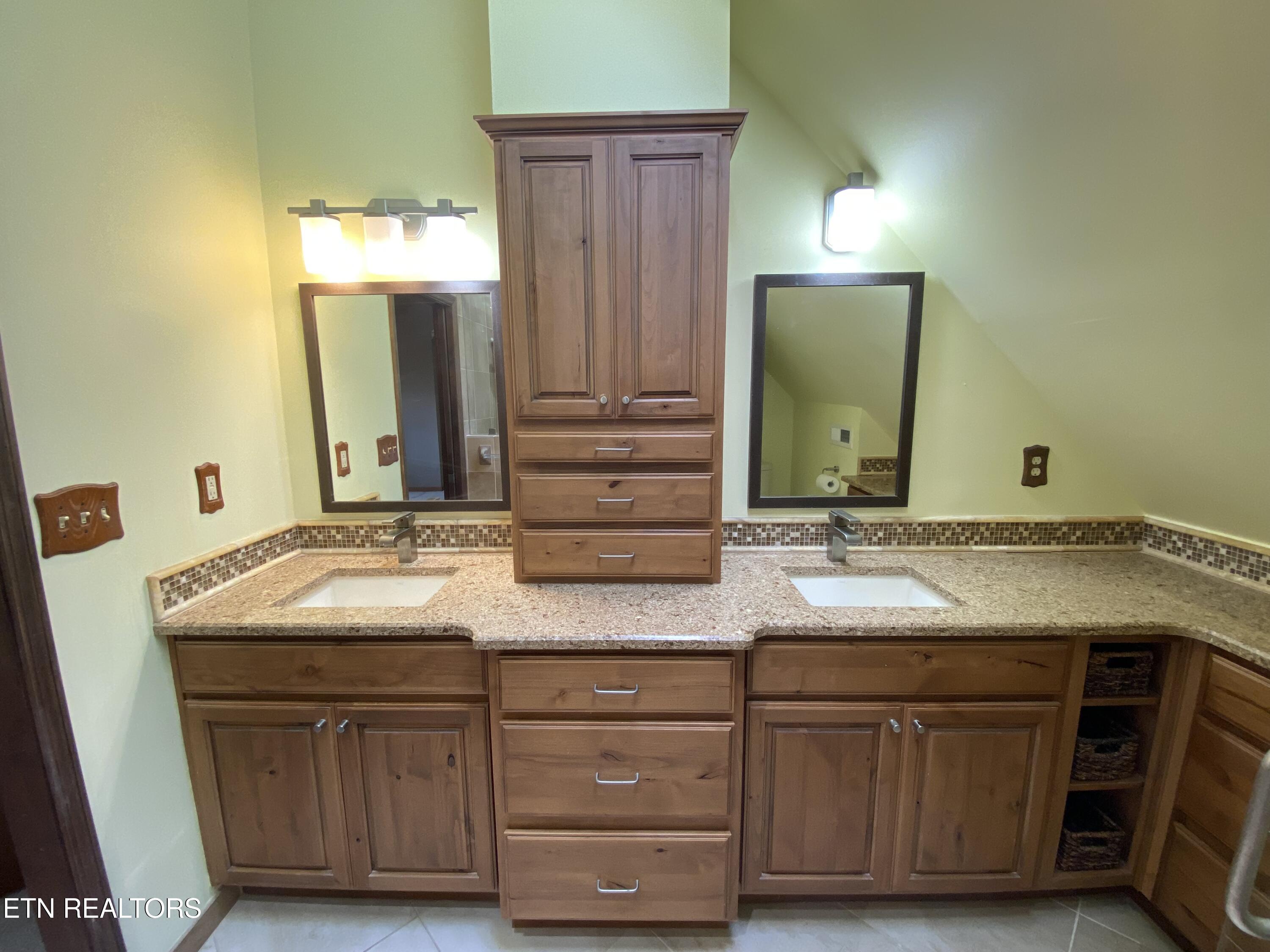 118 Mohawk Road Oak Ridge, TN 37830 - Photo 30 of 53 Upstairs Master Bath 1a