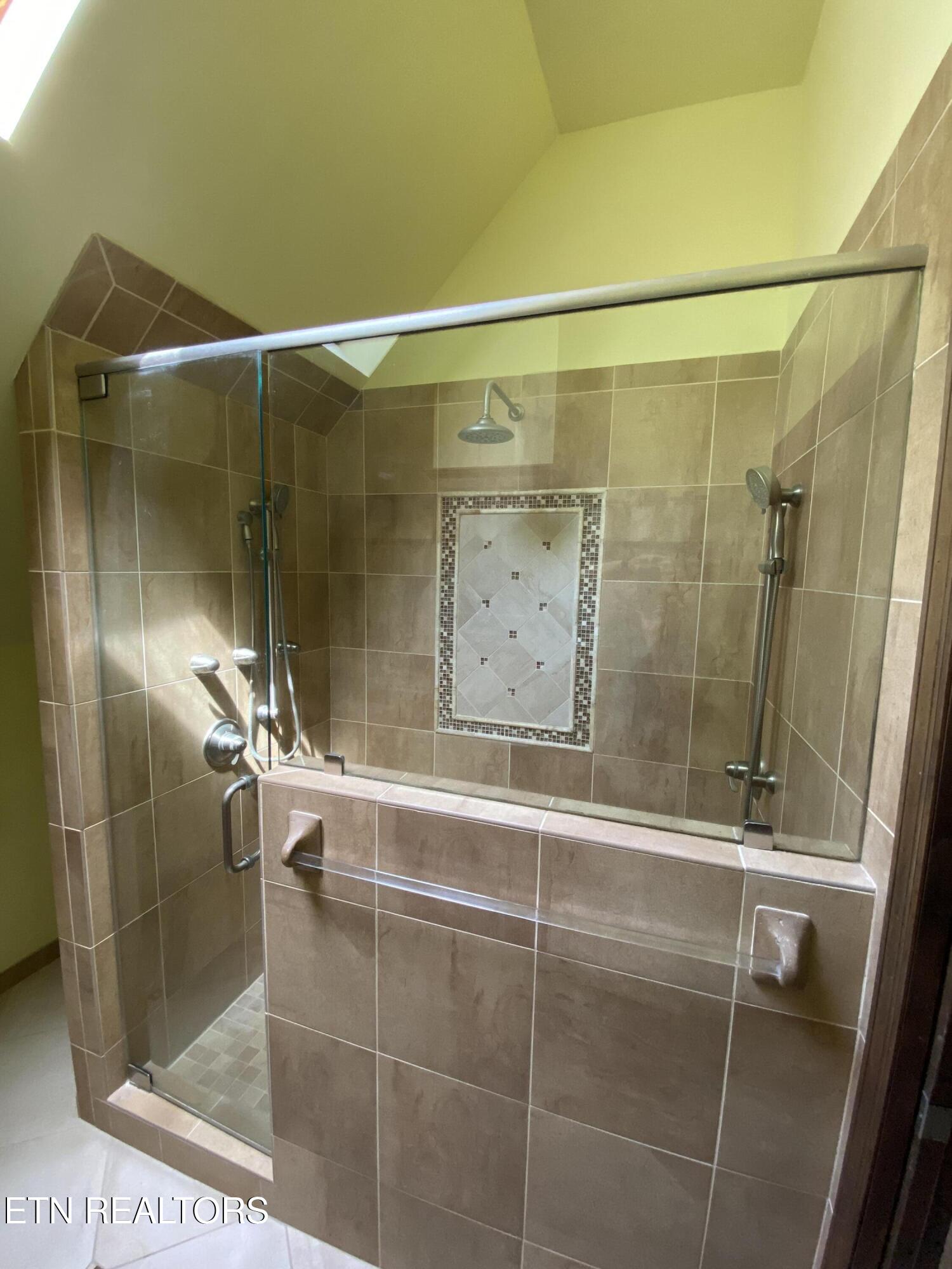 118 Mohawk Road Oak Ridge, TN 37830 - Photo 31 of 53 Upstairs Master Bath 1b