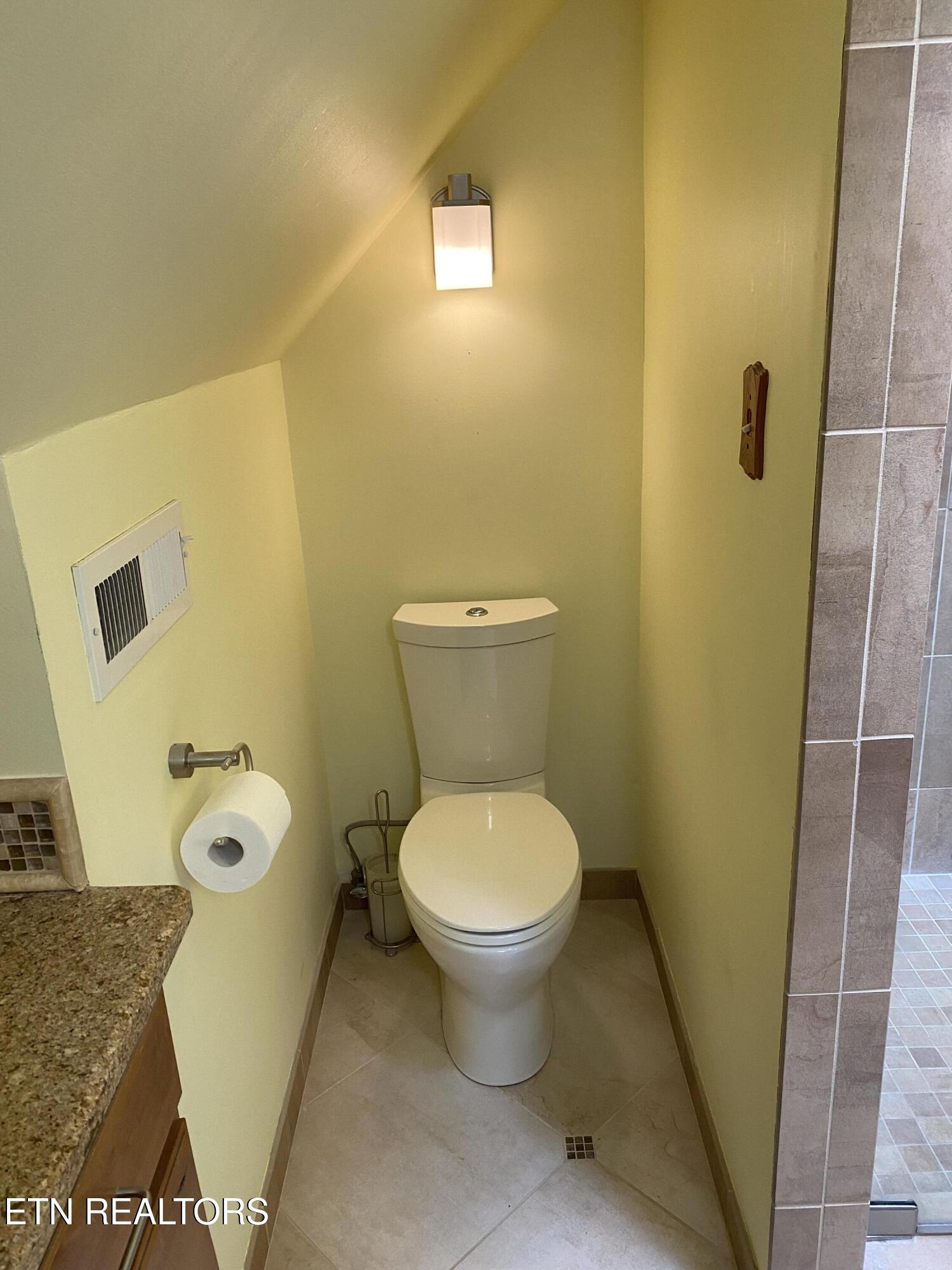 118 Mohawk Road Oak Ridge, TN 37830 - Photo 32 of 53 Upstairs Master Bath 1c