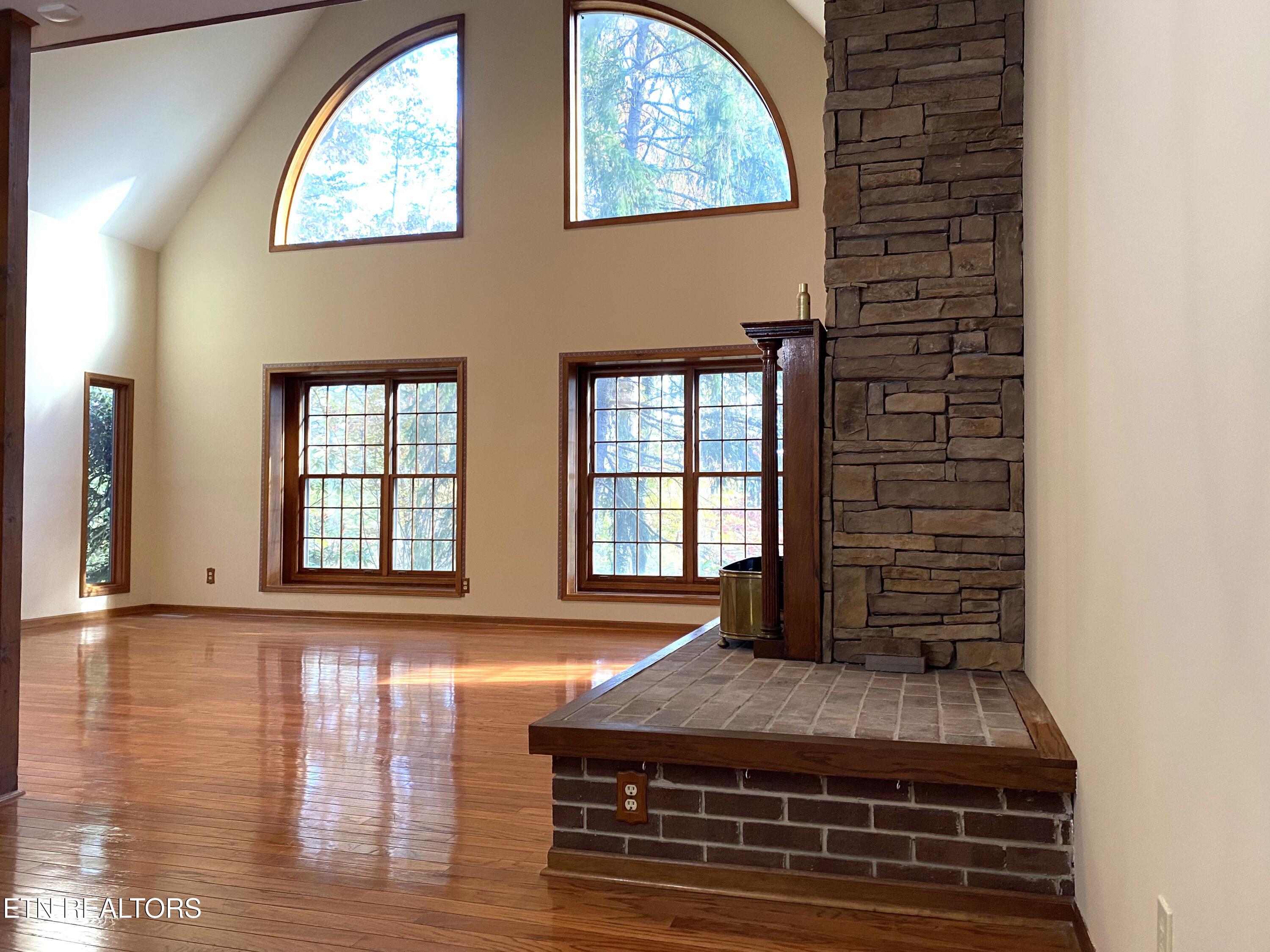 118 Mohawk Road Oak Ridge, TN 37830 - Photo 4 of 53 Living Room 1c2