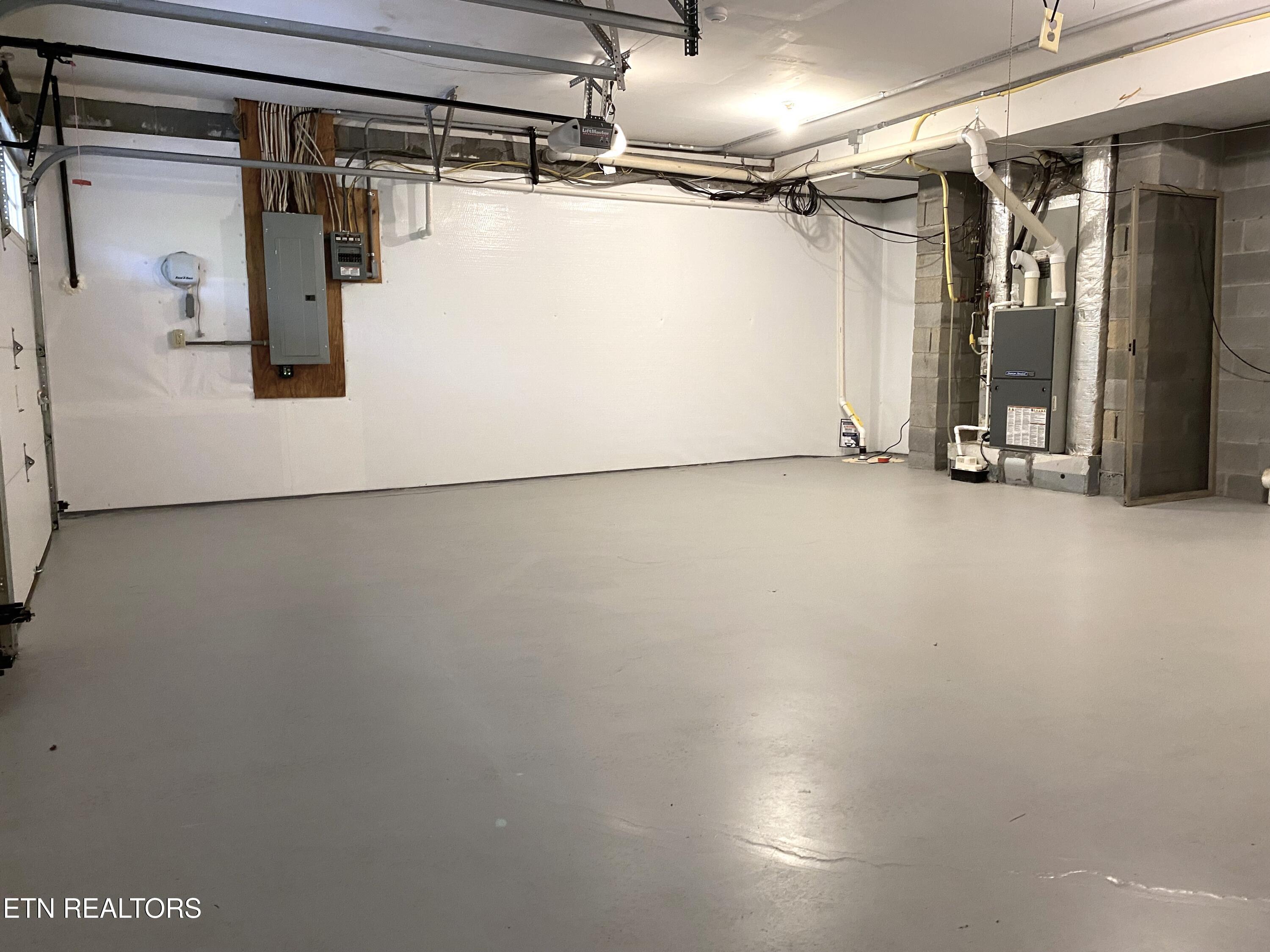 118 Mohawk Road Oak Ridge, TN 37830 - Photo 52 of 53 Garage 1b