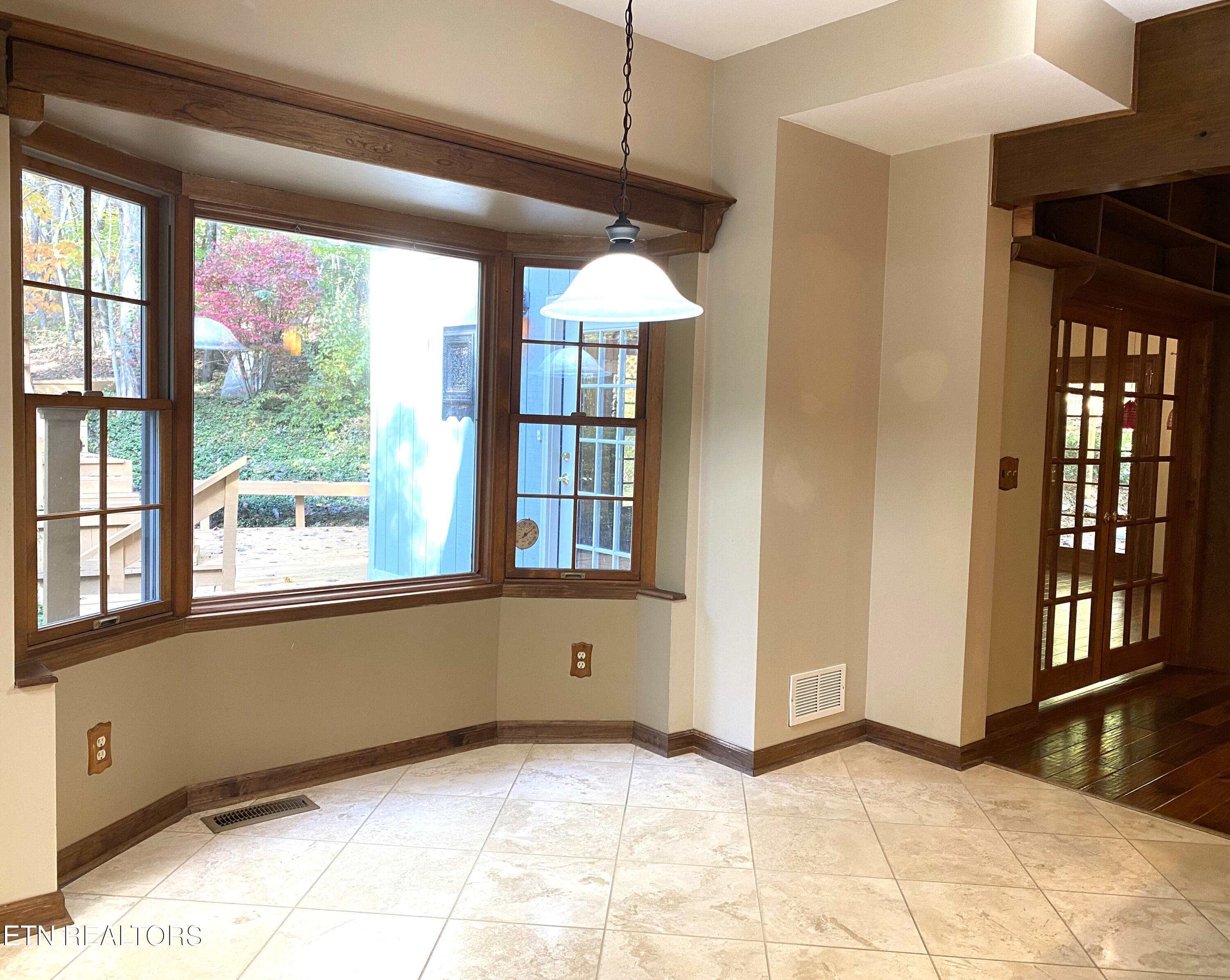 118 Mohawk Road Oak Ridge, TN 37830 - Photo 6 of 53 Breakfast Nook-Off Kitchen Eating Area 1