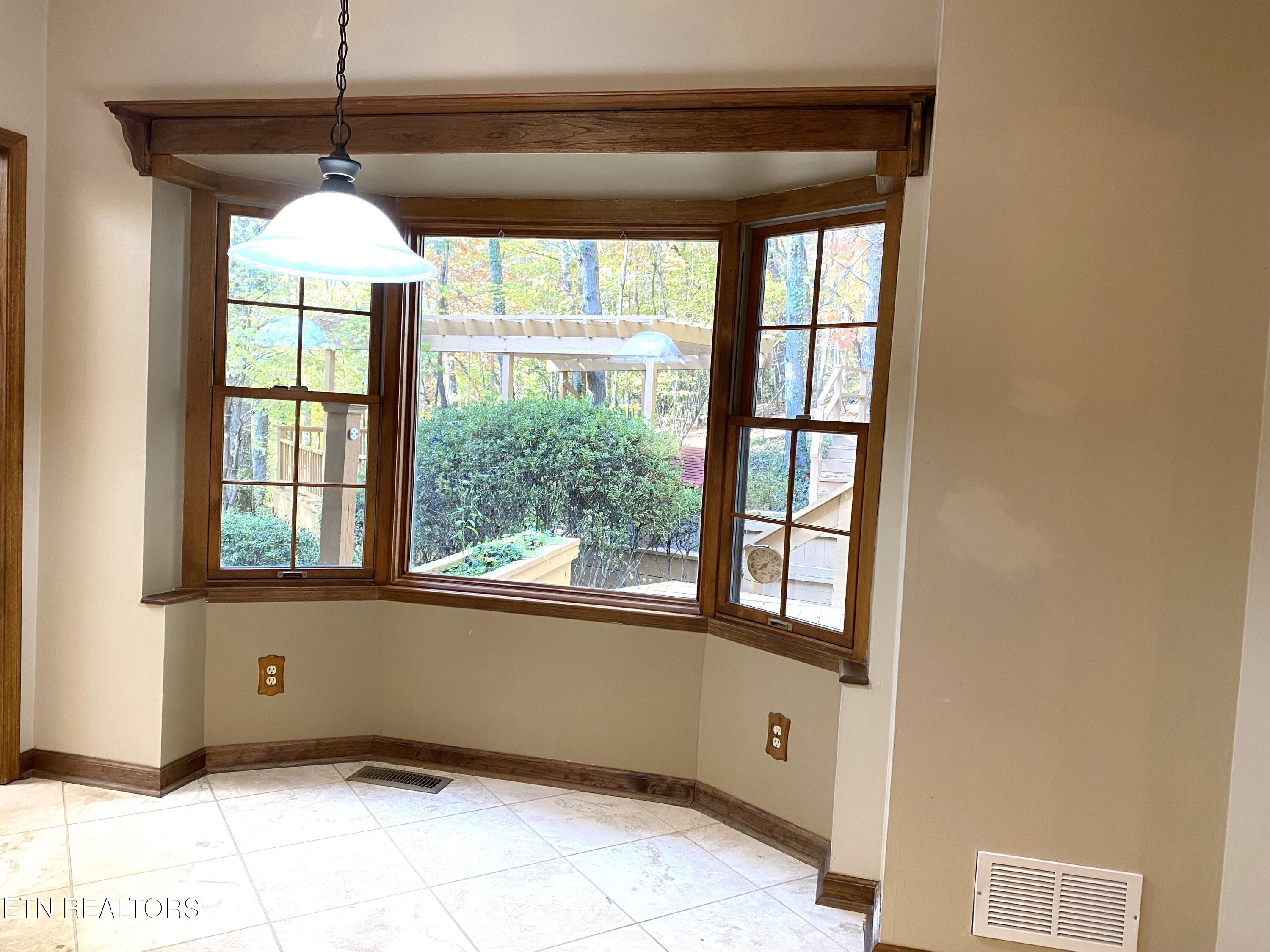 118 Mohawk Road Oak Ridge, TN 37830 - Photo 7 of 53 Breakfast Nook-Off Kitchen Eating Area 2