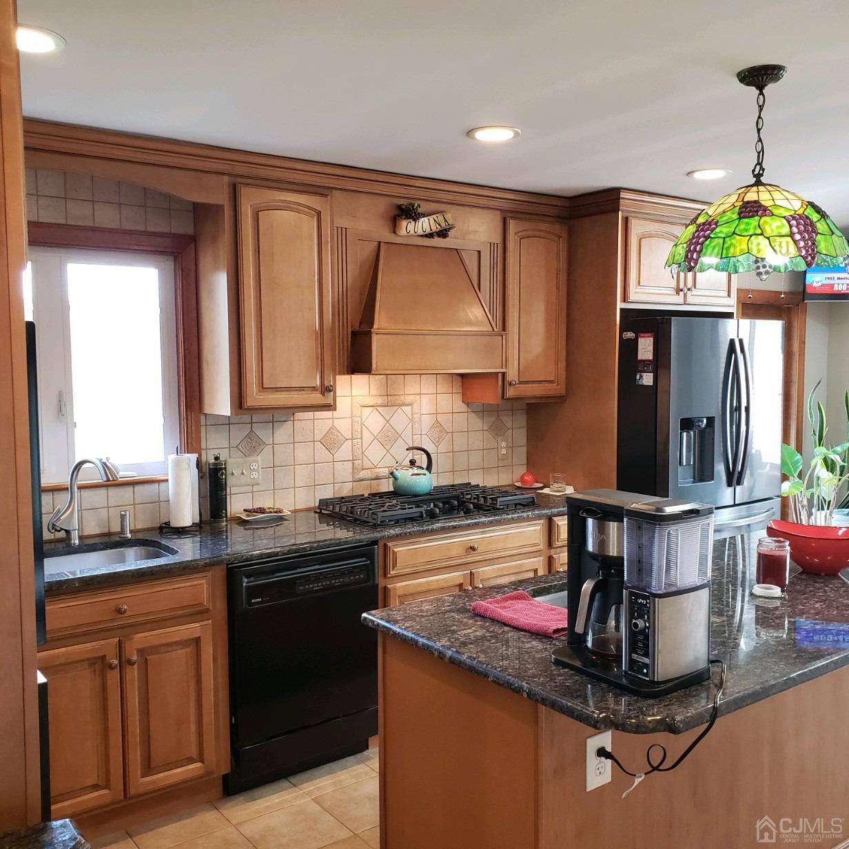 42 Wilcox Road New Brunswick, NJ 08901 - Photo 7 of 27 Gallery Image 7
