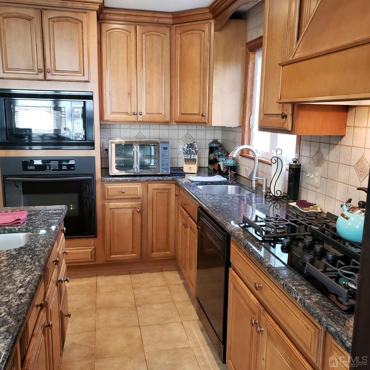 42 Wilcox Road New Brunswick, NJ 08901 - Photo 9 of 27 Gallery Image 9