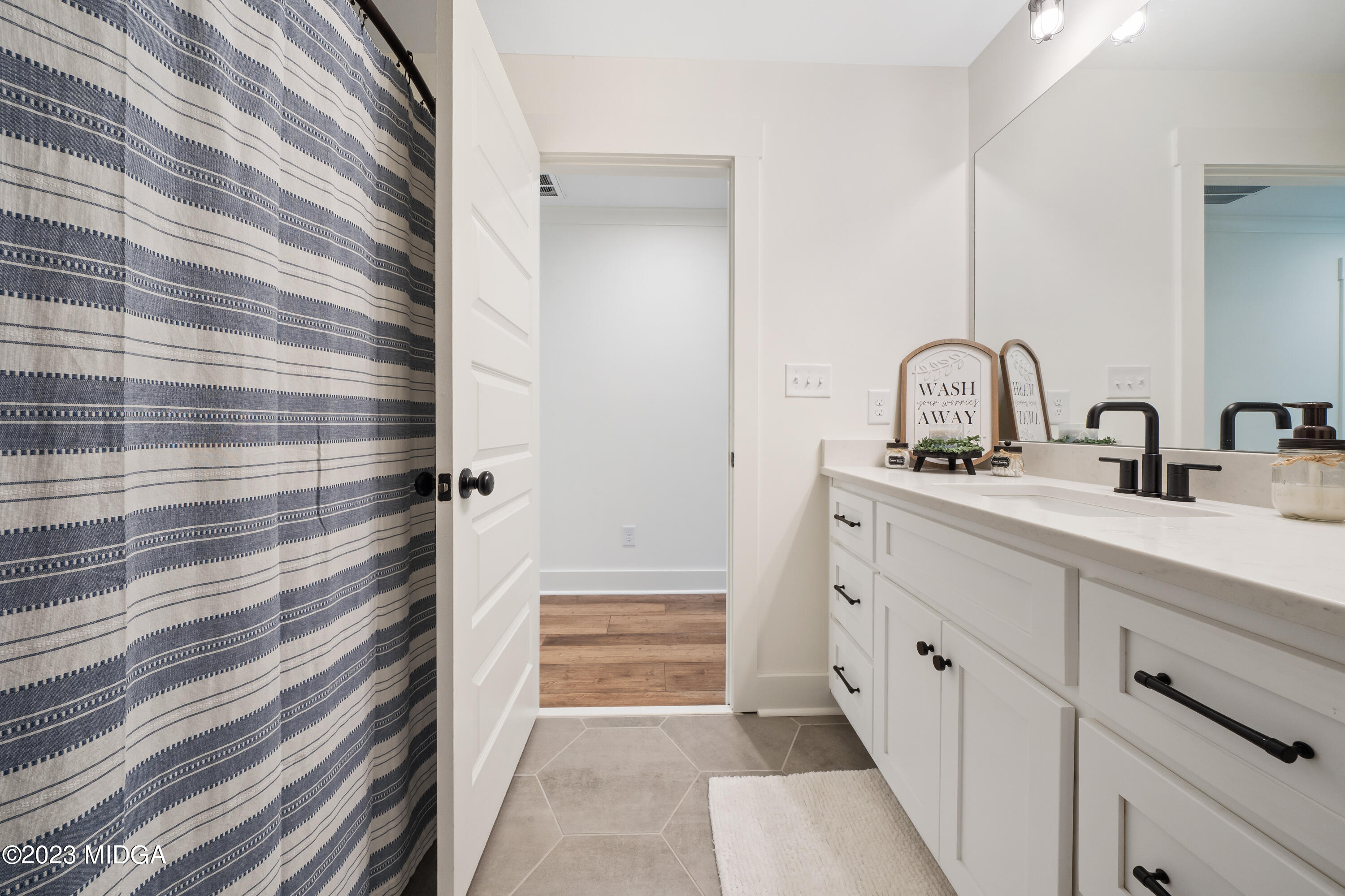 556 Pea Ridge Road Juliette, GA 31046 - Photo 27 of 42 a bathroom with a sink and a mirror