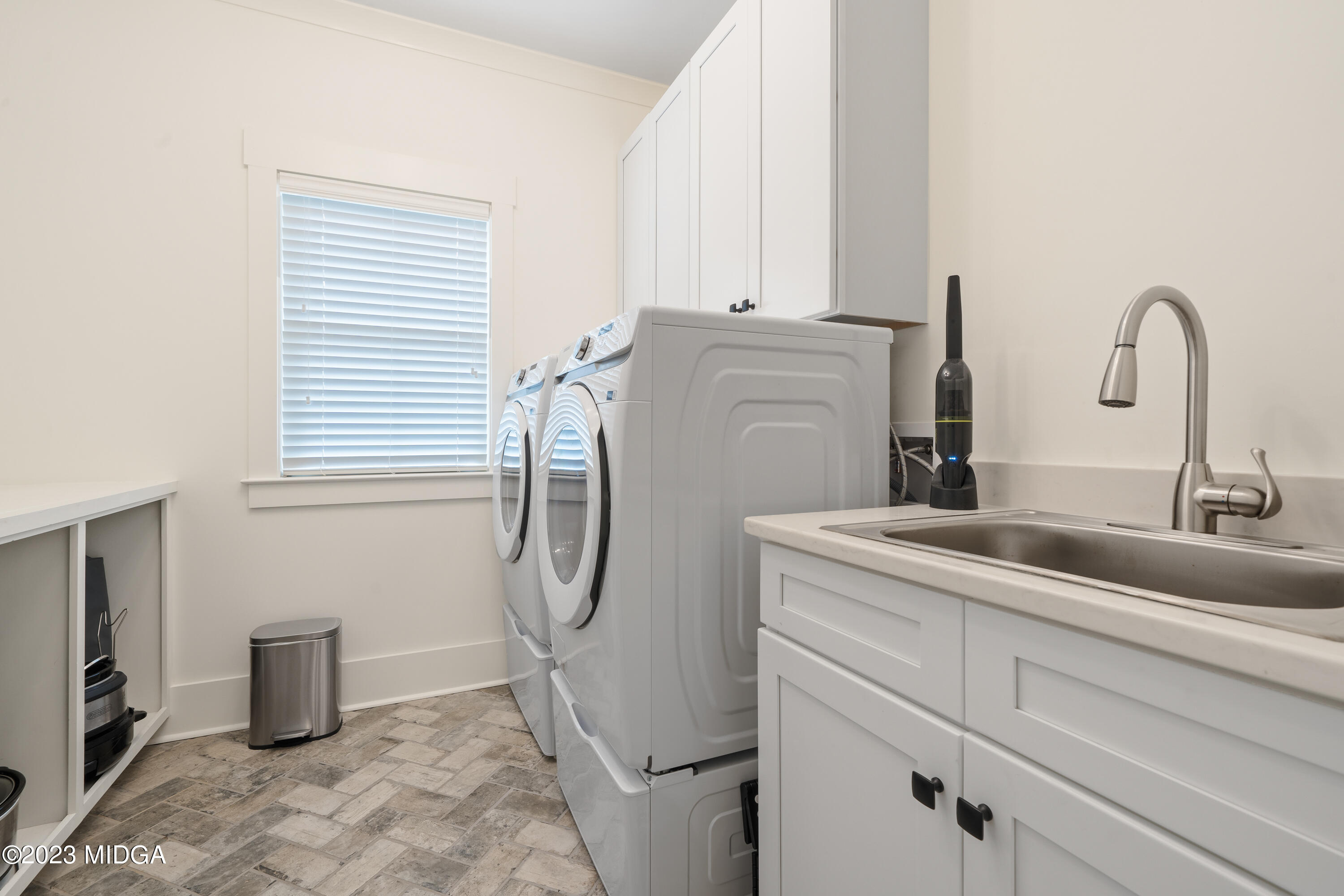 556 Pea Ridge Road Juliette, GA 31046 - Photo 42 of 42 a bathroom with a sink and a mirror