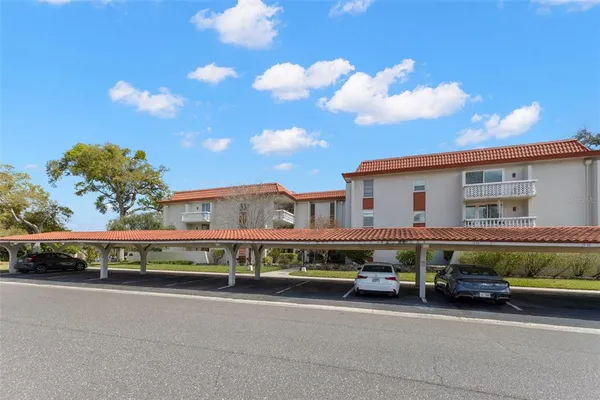 $1,750 | 1001 Pearce Drive, Unit 302, Clearwater, FL 33764