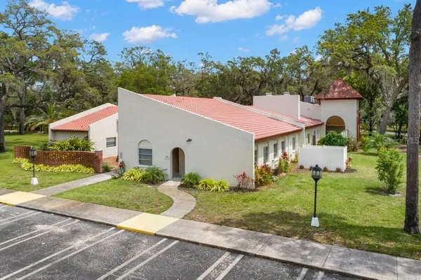 $1,750 | 1001 Pearce Drive, Unit 302, Clearwater, FL 33764