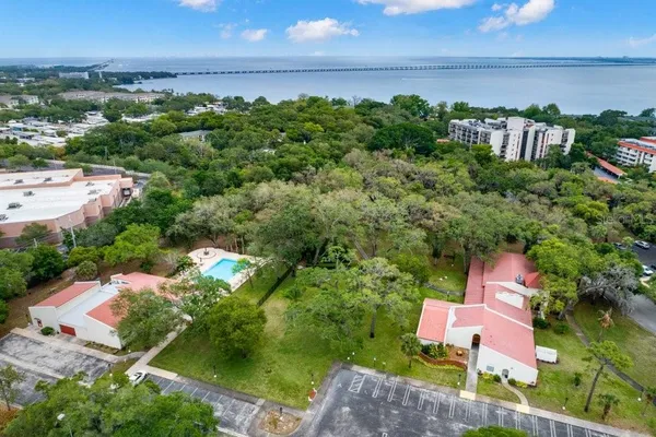 $1,750 | 1001 Pearce Drive, Unit 302, Clearwater, FL 33764