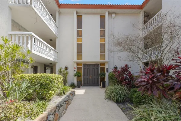 $1,750 | 1001 Pearce Drive, Unit 302, Clearwater, FL 33764