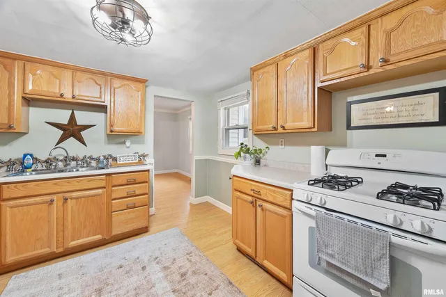 $99,900 | 304 South Main Street, Bellevue, IL 61604