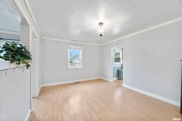 $99,900 | 304 South Main Street, Bellevue, IL 61604