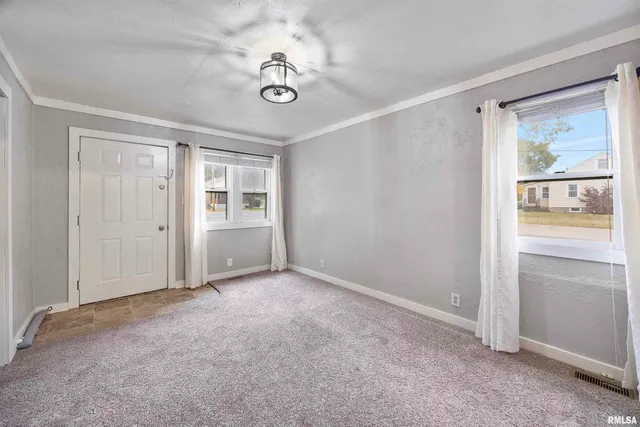 $99,900 | 304 South Main Street, Bellevue, IL 61604