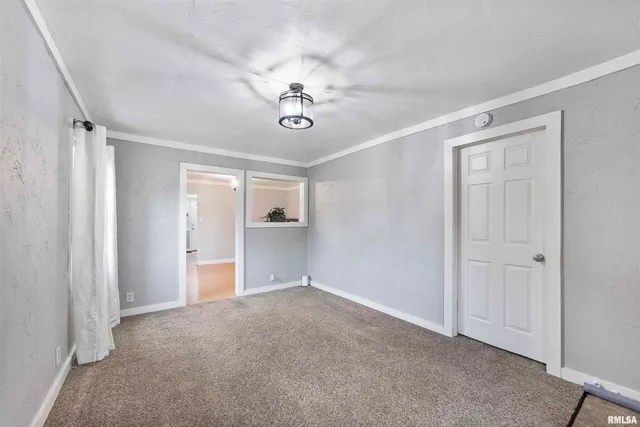 $99,900 | 304 South Main Street, Bellevue, IL 61604