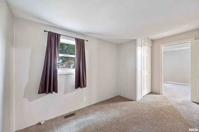 $99,900 | 304 South Main Street, Bellevue, IL 61604