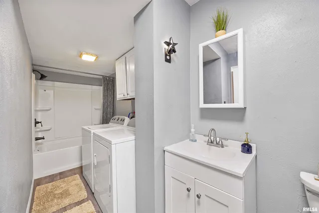 $99,900 | 304 South Main Street, Bellevue, IL 61604