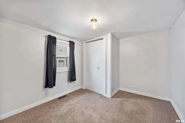 $99,900 | 304 South Main Street, Bellevue, IL 61604