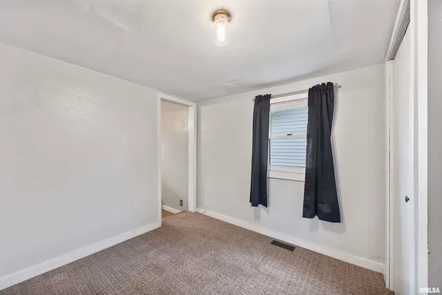 $99,900 | 304 South Main Street, Bellevue, IL 61604