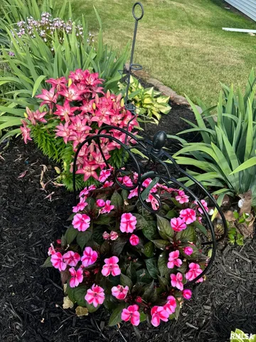 $99,900 | 304 South Main Street, Bellevue, IL 61604