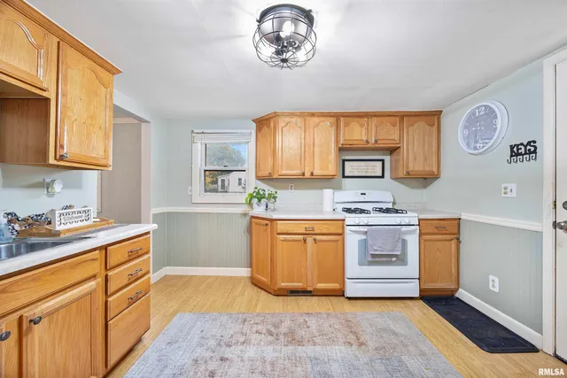 $99,900 | 304 South Main Street, Bellevue, IL 61604