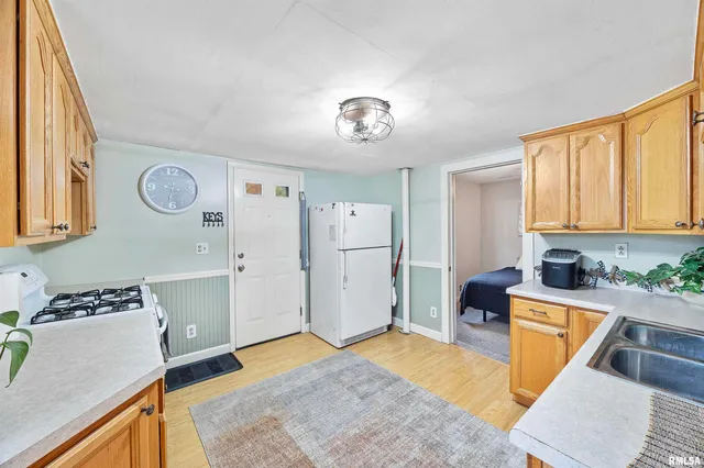 $99,900 | 304 South Main Street, Bellevue, IL 61604