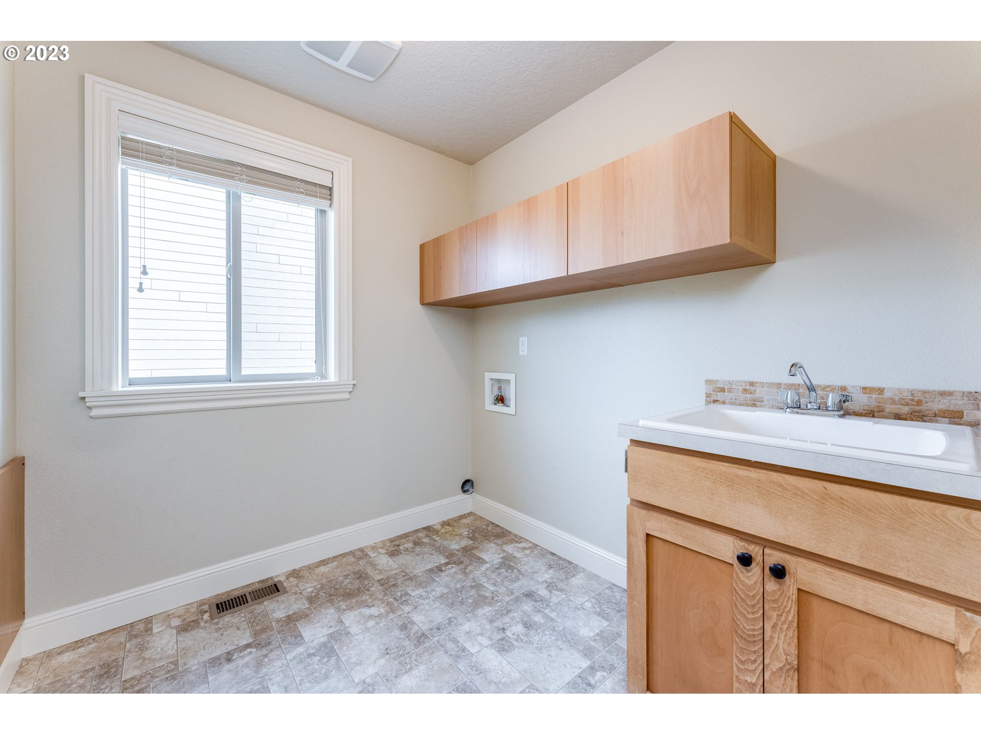 841 Northwest Sacajawea Place Camas, WA 98607 - Photo 39 of 48 a bathroom with a sink and a mirror