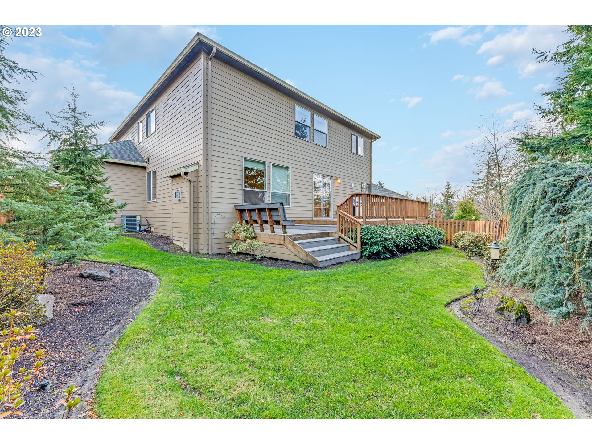 841 Northwest Sacajawea Place Camas, WA 98607 - Photo 40 of 48 a front view of house with garden