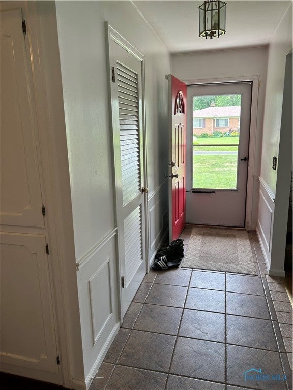 2046 Pautucket Road Toledo, OH 43615 - Photo 3 of 41 Foyer