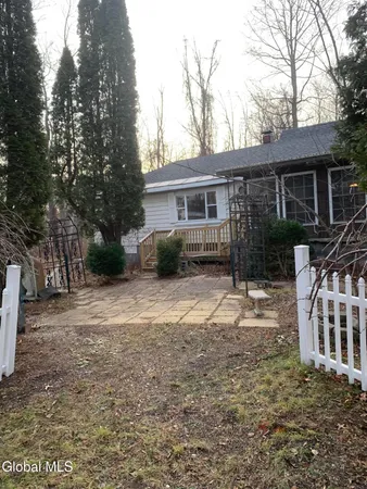 $299,900 | 1341 Highway 9W, Bethlehem, NY 12158